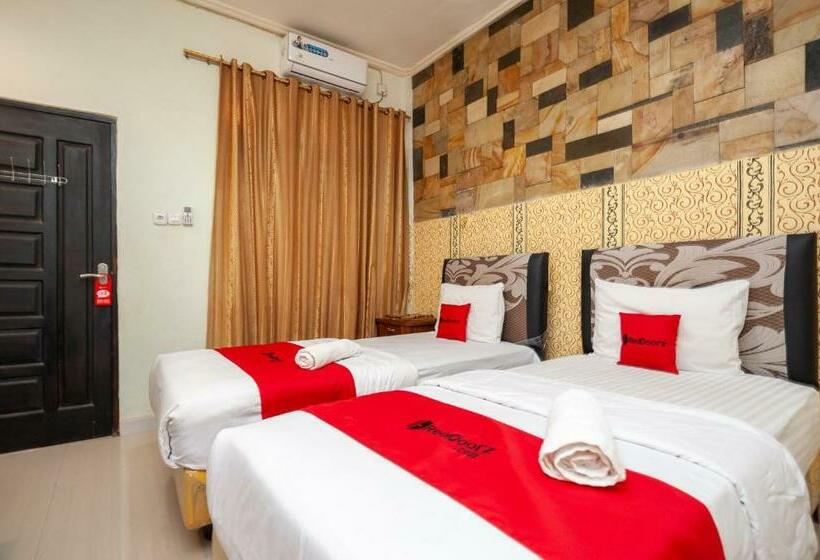 Quarto deluxe, Reddoorz Syariah At Bumi Siliwangi Residence Padang