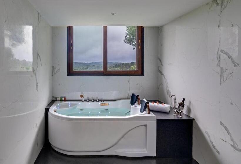 Family Suite, Vismita County