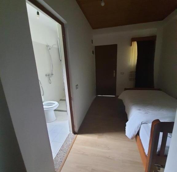 Pokój Basic Trzyosobowy, Guest House Flodisa