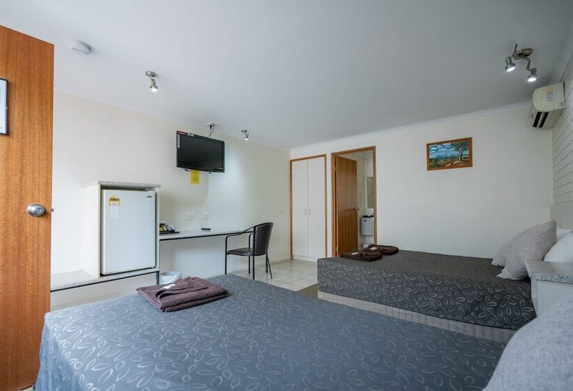 Номер Стандарт Трехместный, Capella Hotel Motel