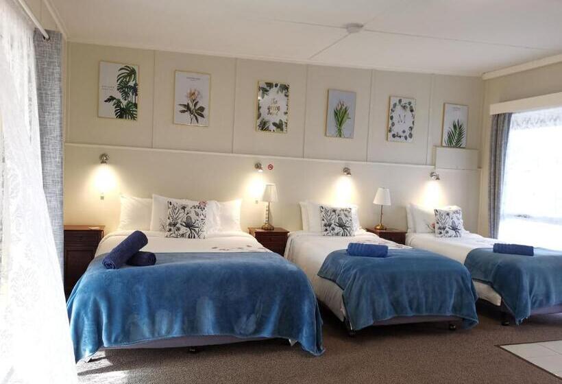 חדר סטנדרט לשלושה, Donald Riverside Motel