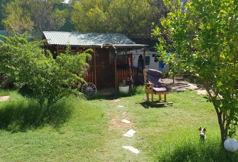 اتاق استاندارد با تراس, Alice's Secret Travellers Inn