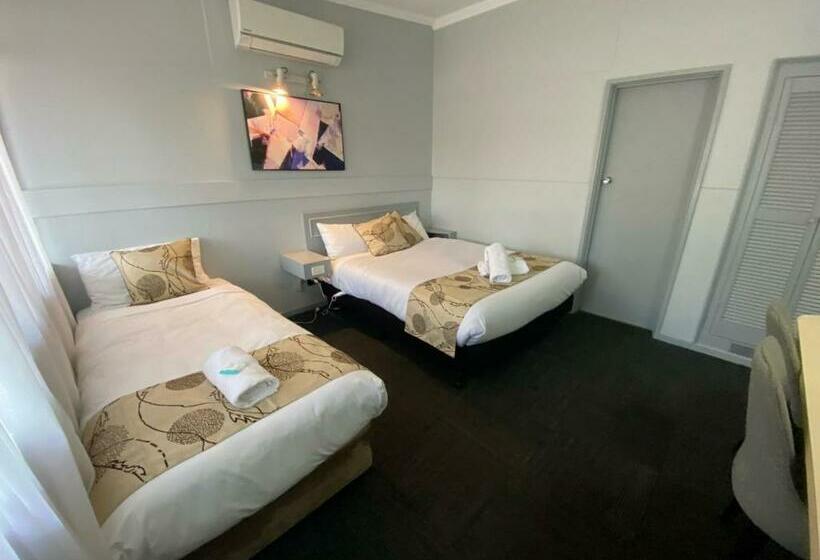 デラックスルーム, Charlton Motel