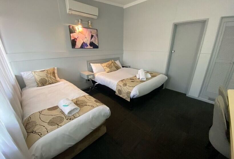 デラックスルーム, Charlton Motel