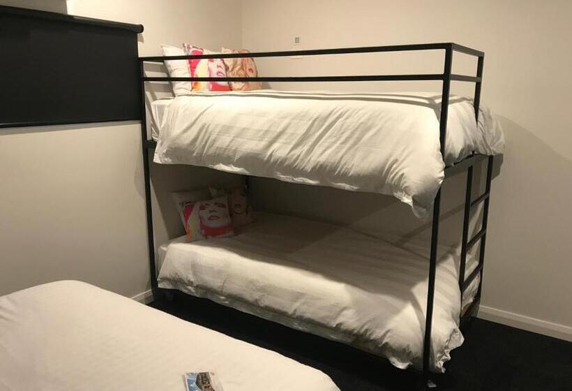 家庭间, Boogie Woogie Beach House