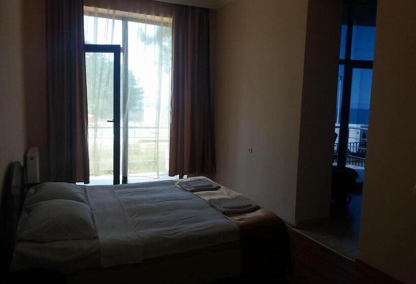 1 Bedroom Apartment Sea View, Solidarity