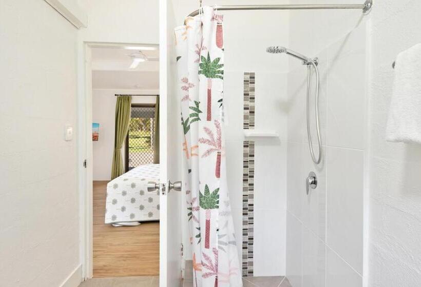 패밀리 룸, Kinka Palms Motel