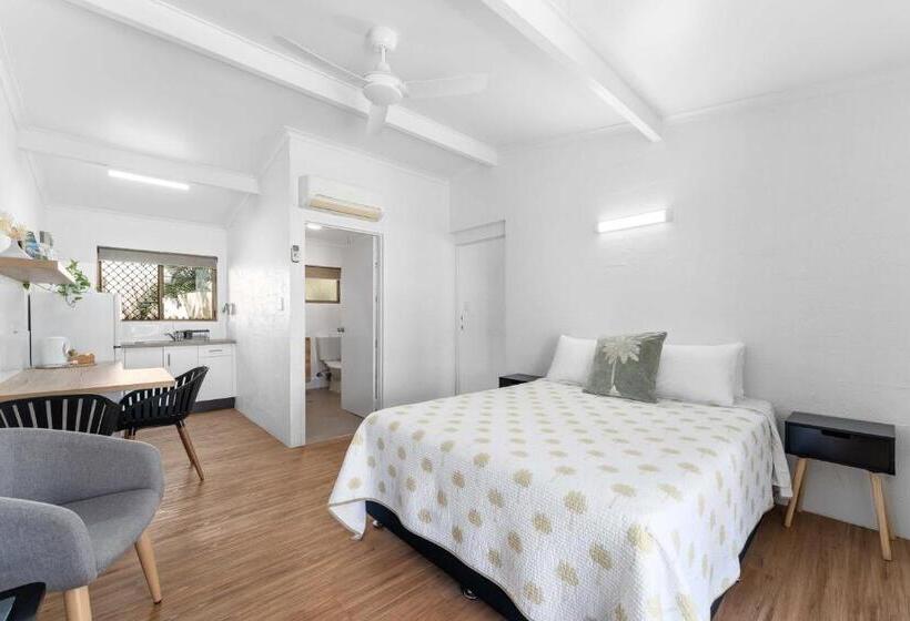 패밀리 룸, Kinka Palms Motel