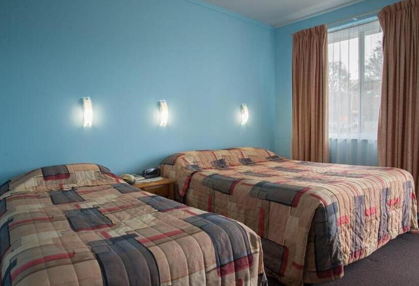 Номер Стандарт, Artesian Motor Inn Under New Management Rams Motel