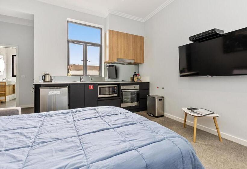 Deluxe Suite King Bed, Civic Apartments
