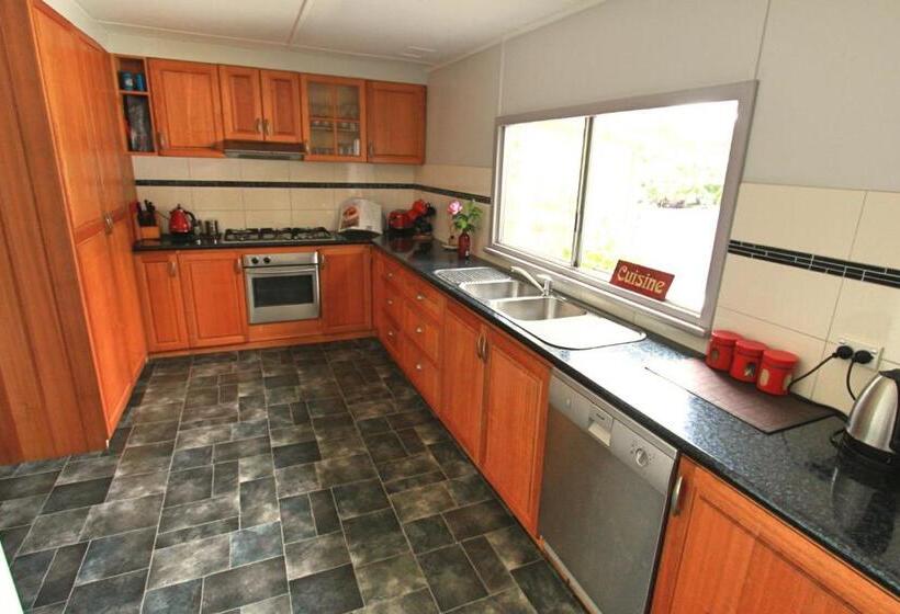 חדר סטנדרט לארבעה, Dongara Breeze Inn