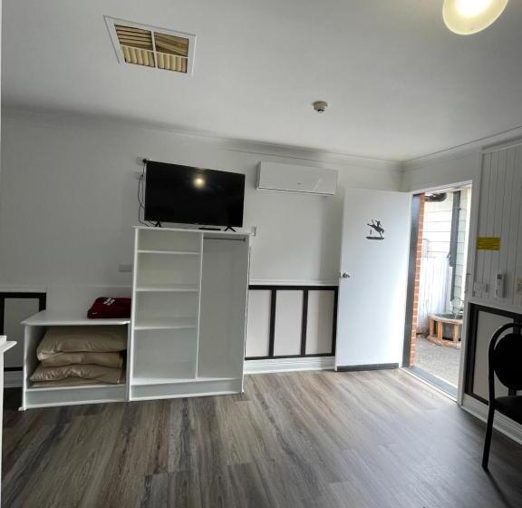 חדר סטנדרט מותאם לאדם עם מוגבלויות, Tamworth Lodge Motel