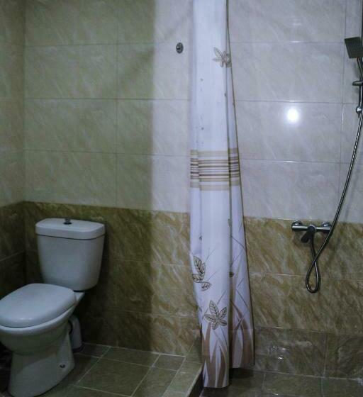공동 객실, Bee Lucky Hostel And Tours