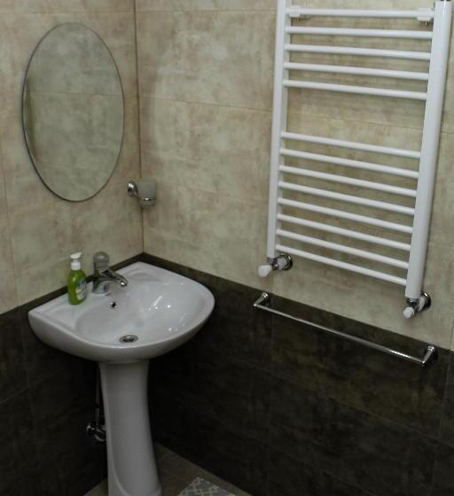스위트, Bee Lucky Hostel And Tours