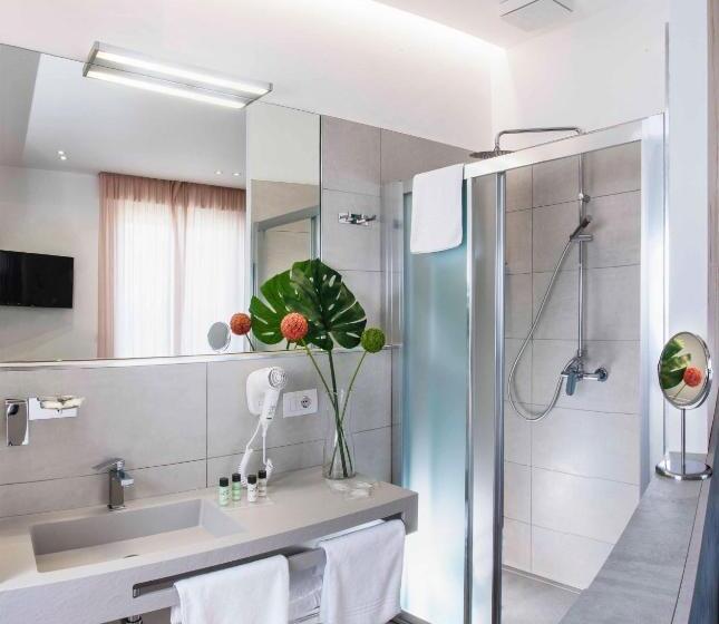 Tengerre Néző Standard Oldalsó Szoba, Beaurivage
