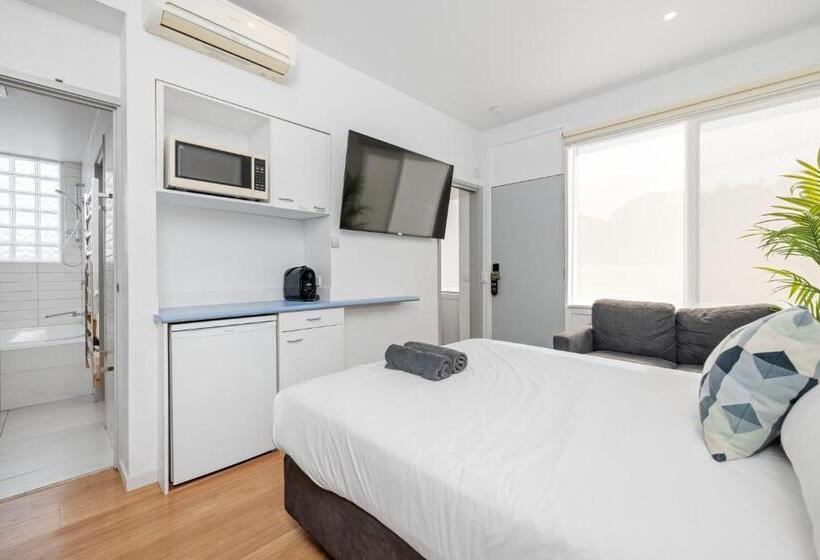 Family Suite, Moody's Motel