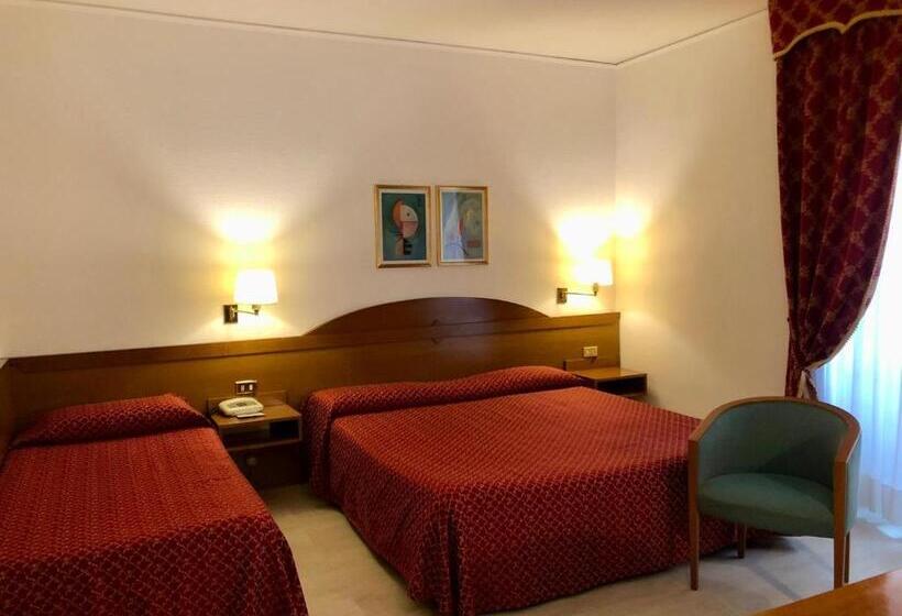 اتاق استاندارد سه نفره, Arcadia