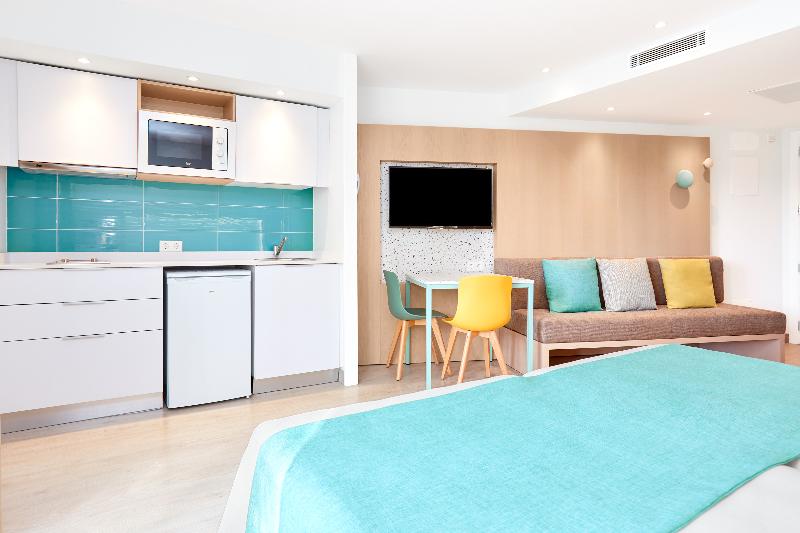 스탠다드 스튜디오, Universal Aparthotel Elisa