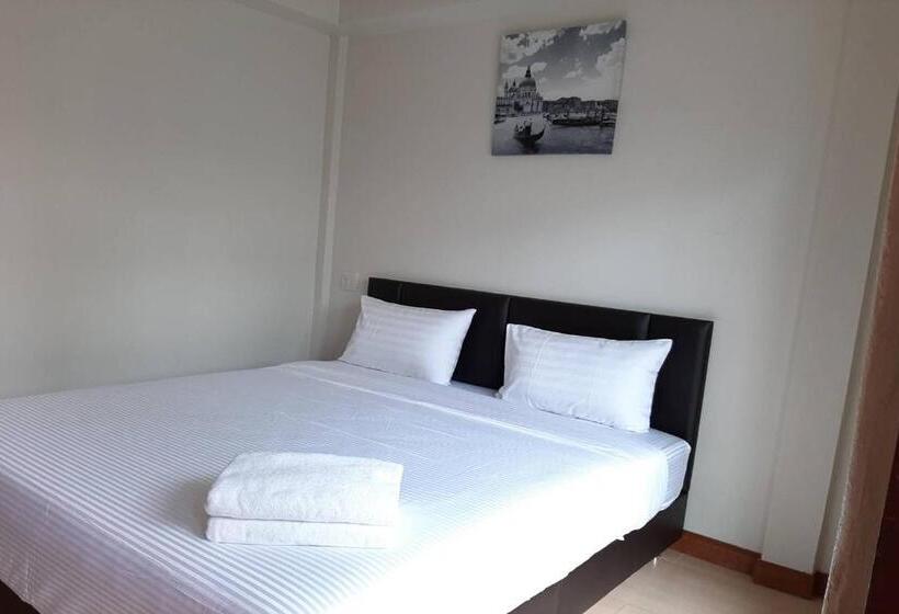 プールビュースタンダードルーム, Phenwaree Amphawa Resort