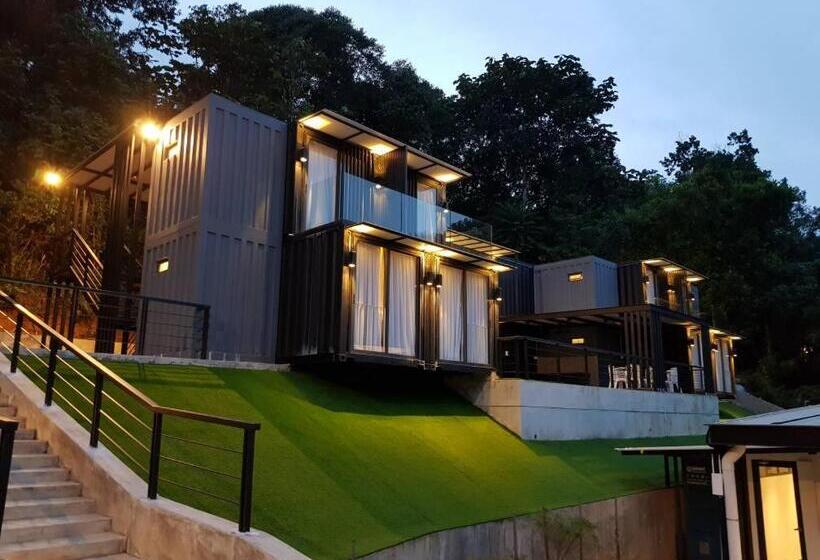 Трехместный Номер Стандарт с Балконом, Casa Hill Resort