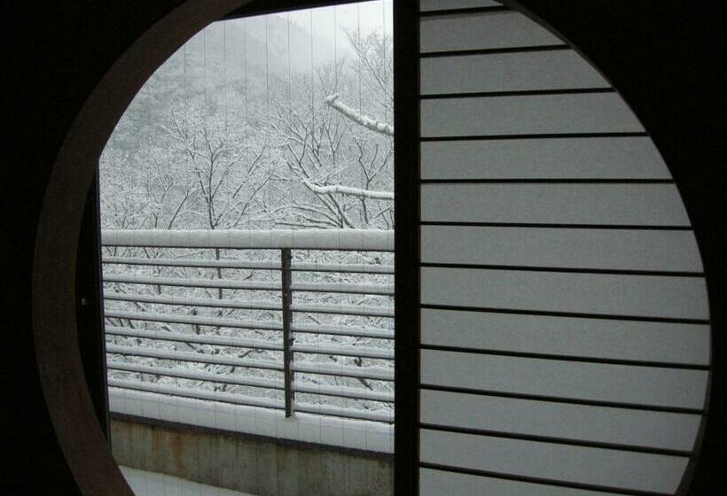 标准间带山景, Hiranoya