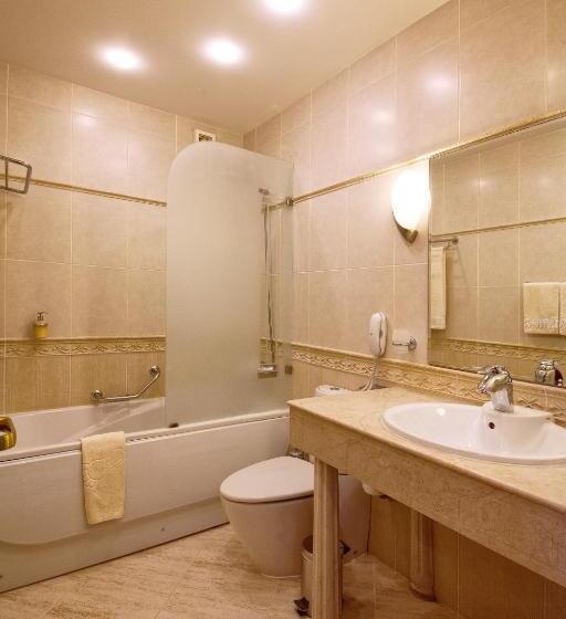 استودیوی استاندارد, Grand Hotel London