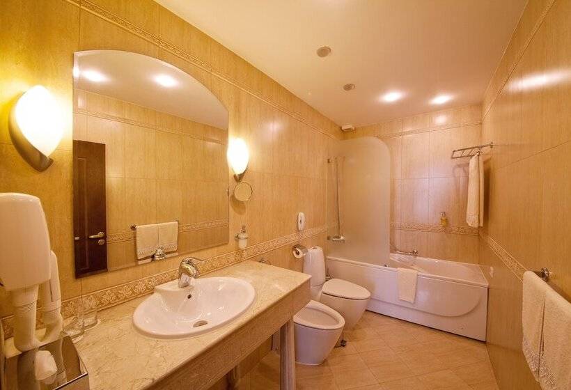 سوییت جونیور, Grand Hotel London