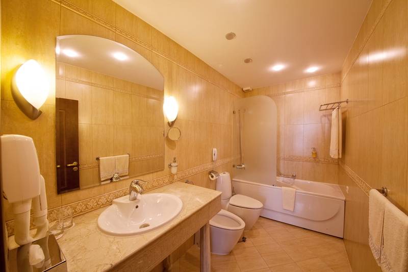 استودیوی استاندارد, Grand Hotel London