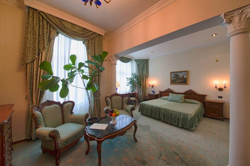 اتاق لوکس, Grand Hotel London