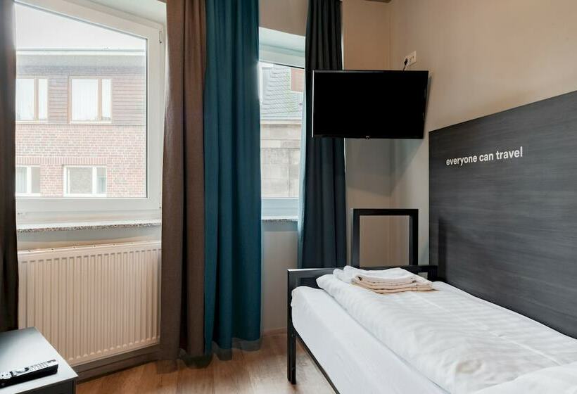 اتاق استاندارد یک نفره, a&o Koln Dom