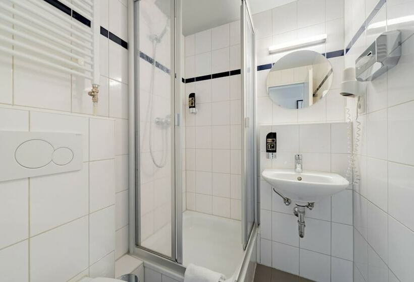 اتاق استاندارد یک نفره, a&o Koln Dom