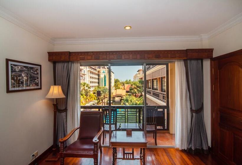 带泳池观景的豪华房, Empress Angkor Resort & Spa