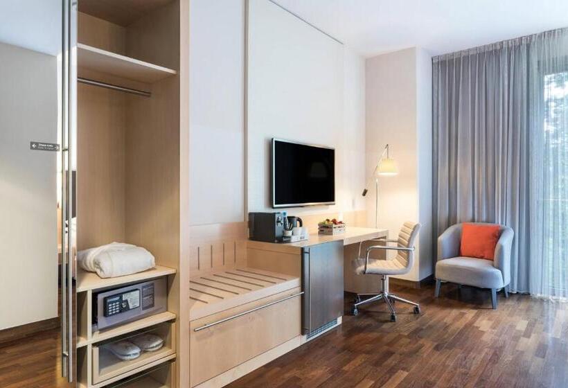 اتاق سوپریور با تخت بزرگ, Four Points By Sheraton Ljubljana Mons