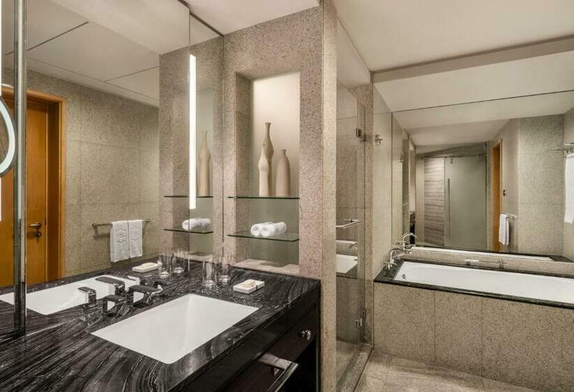 带大床的豪华间, Shangri La Dubai