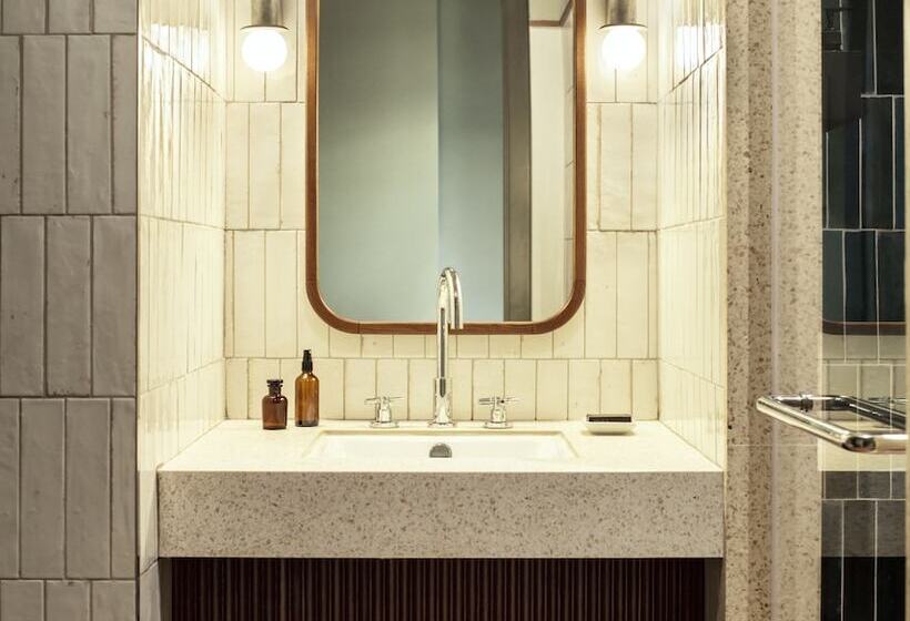 Номер Стандартный с Видом, The Hoxton, Poblenou