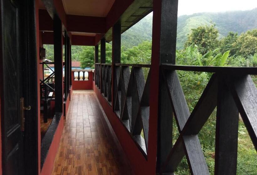 스탠다드 룸 산 전망, Big Foot Safari Lodge