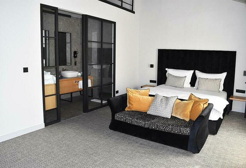 Suit Deluxe, Chateau Copsa Complex