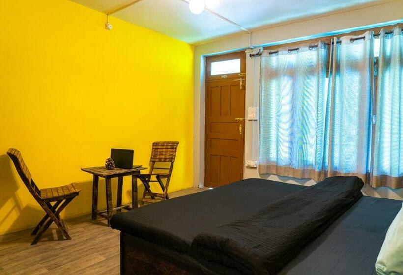 Номер Стандарт, Whoopers Hostel Tosh