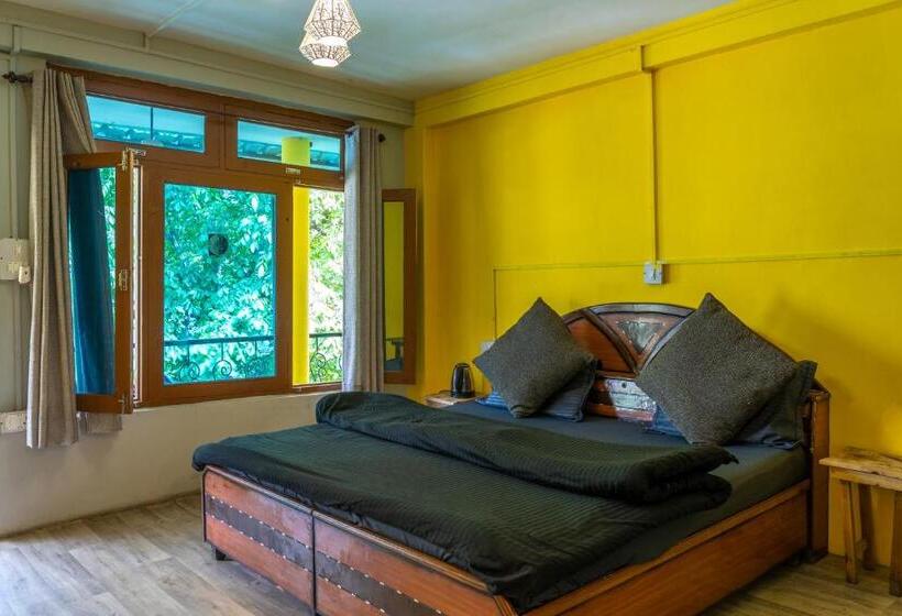 Номер Стандарт, Whoopers Hostel Tosh