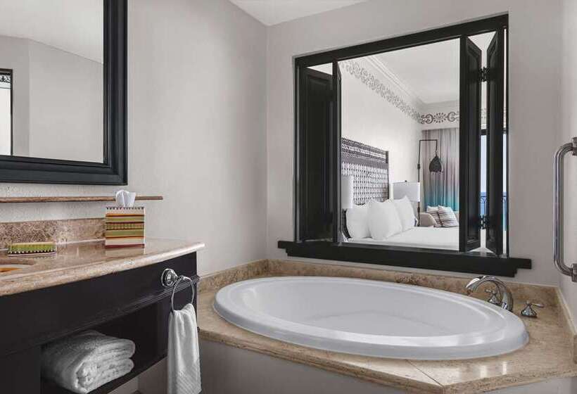 اتاق لوکس با تخت بزرگ, Hilton Mauritius Resort & Spa