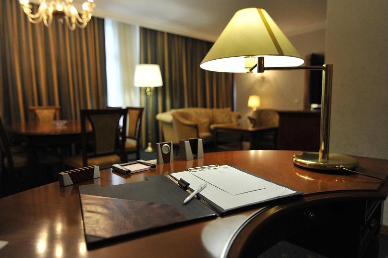 سوئیت با تخت بزرگ, Holiday Inn Skopje, An Ihg