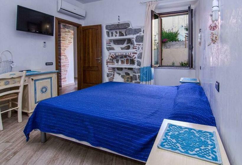 غرفة قياسية ثلاثية, Room Tortoli