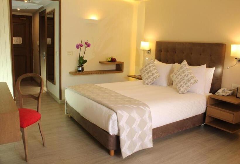 Classic room with balcony, Intercontinental Mzaar Lebanon Mountain Resort & Spa, An Ihg