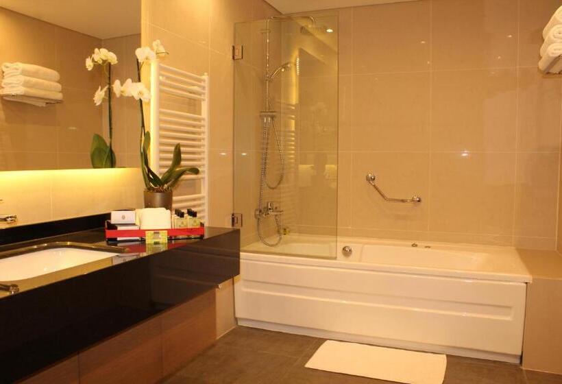 سوئیت با تخت بزرگ, Intercontinental Mzaar Lebanon Mountain Resort & Spa, An Ihg