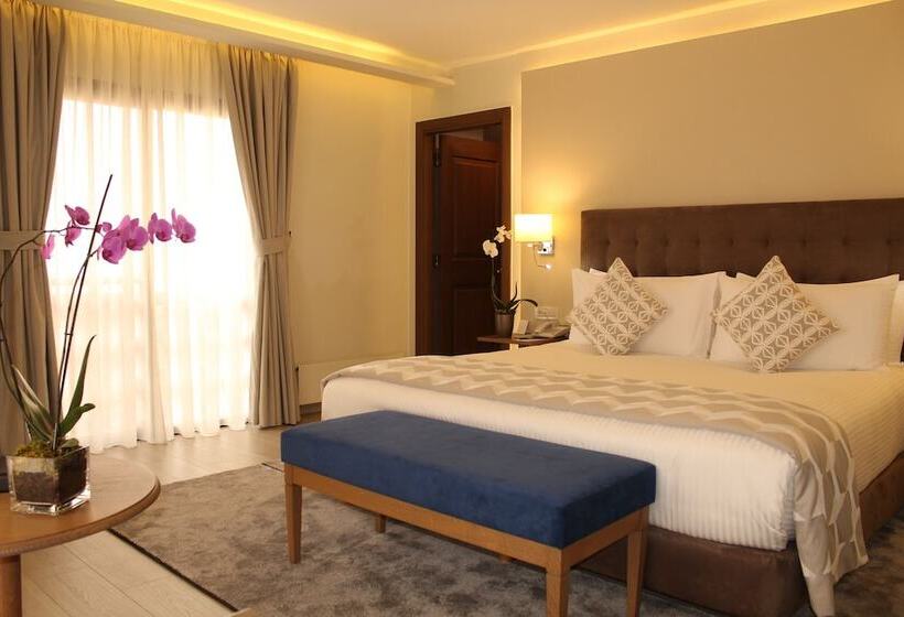 سوییت با چشم‌انداز باغ, Intercontinental Mzaar Lebanon Mountain Resort & Spa, An Ihg