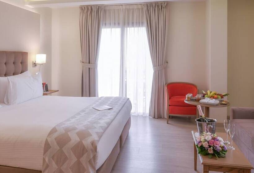 سوئیت جونیور با چشم‌انداز باغ, Intercontinental Mzaar Lebanon Mountain Resort & Spa, An Ihg