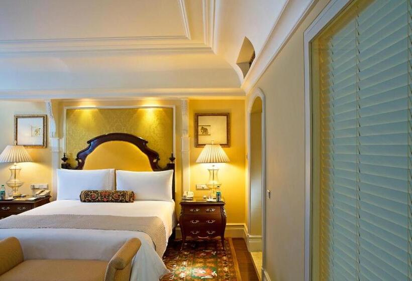 Представительский люкс с видом, The Leela Palace Bengaluru
