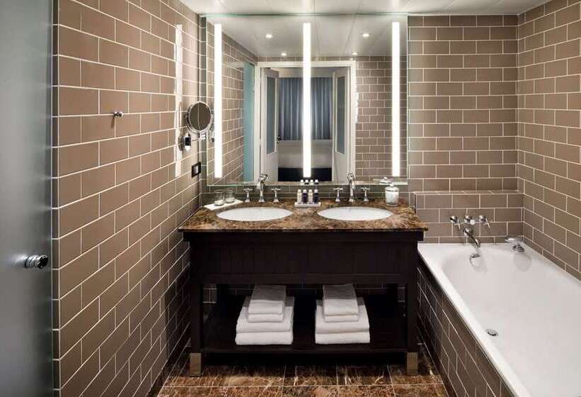 Люкс, Chekhoff Hotel Moscow Curio Collection By Hilton