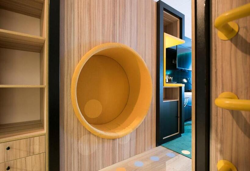 Club Room, Hup