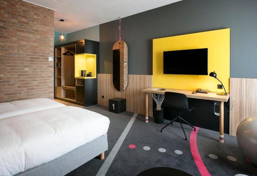 Club Room, Hup